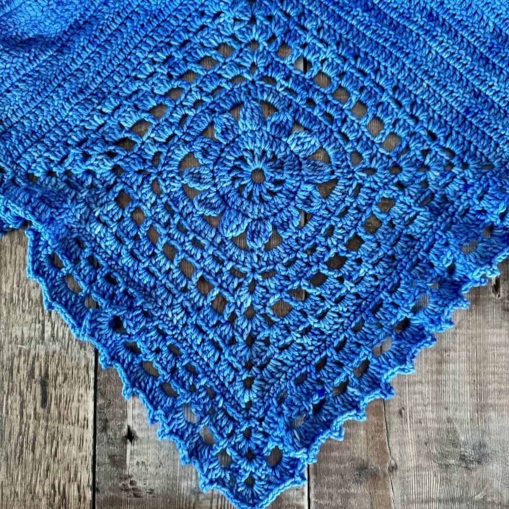 A photo of the center granny square of the Cenise crochet shawl